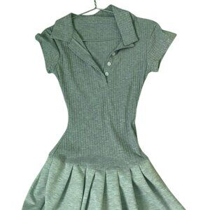 Short-sleeve knit dress with a puffed skirt